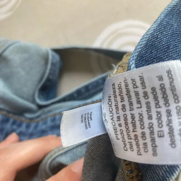 Universal Thread Light Blue Denim Overalls Size 12 / 31R Pockets Button Side EUC - Picture 9 of 9